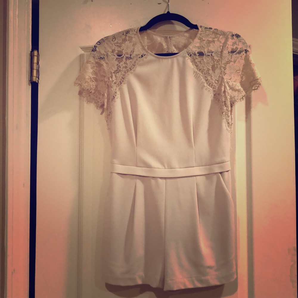 NWT Beige BCBC Maxazria open back romper lace trim